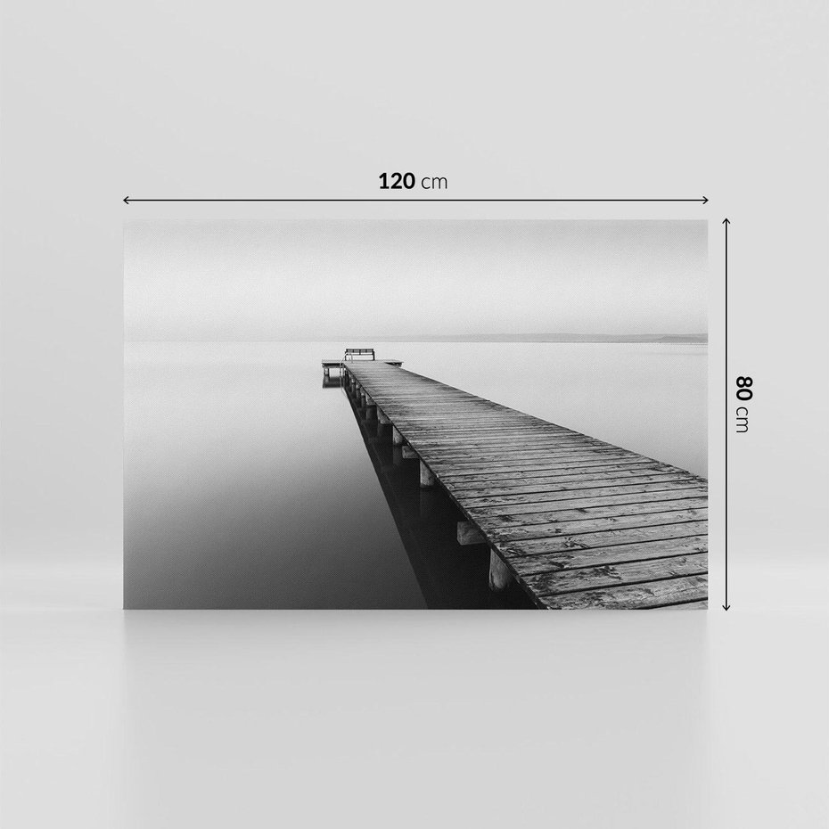 Obraz na płótnie 120x80 - Mglista Perspektywa - czarno biała fotografia, drewniany pomost na jeziorze