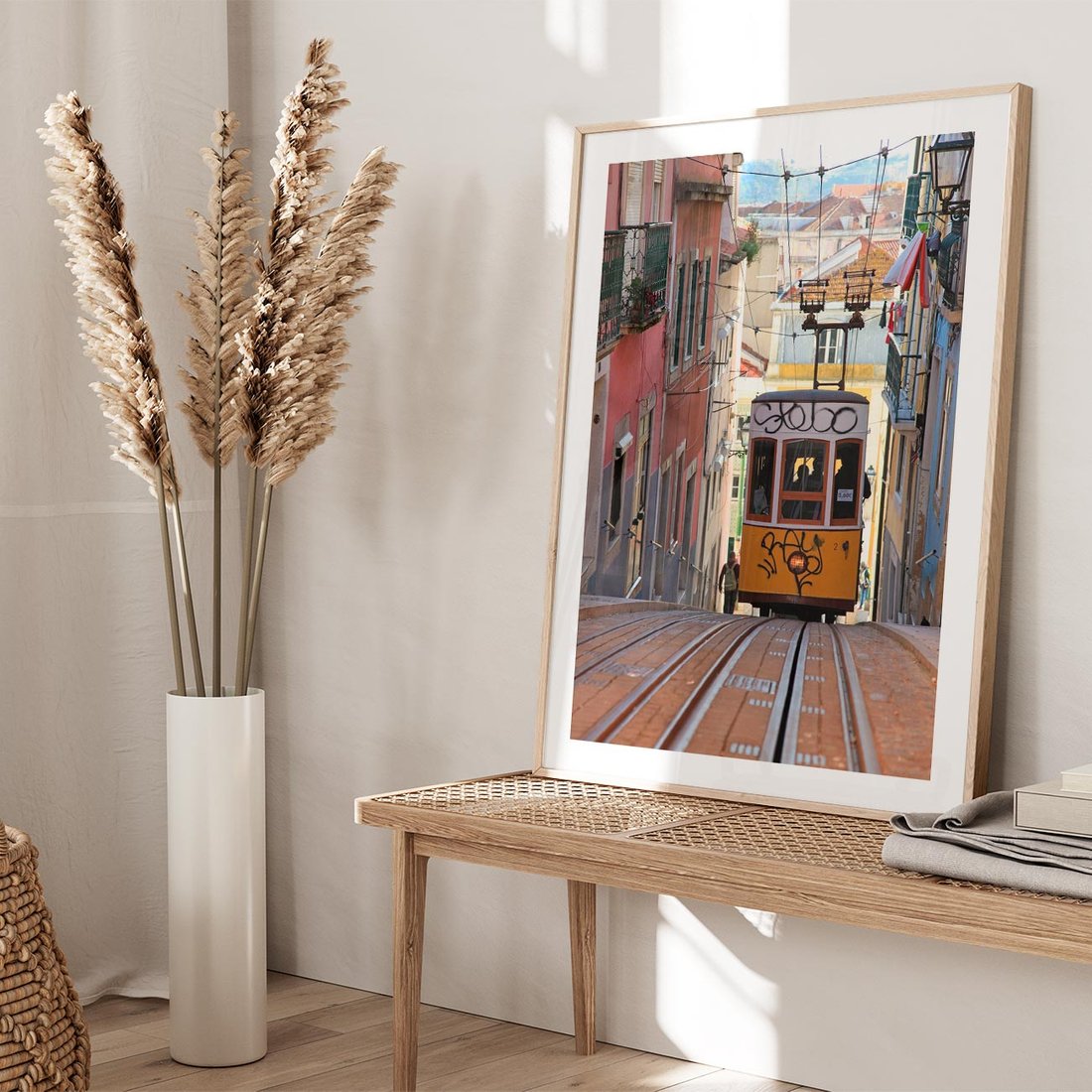 Plakat w ramie 40x50 - Lizbońskie tramwaje - podróż w czasie - Lizbona, tramwaj - rama drewno
