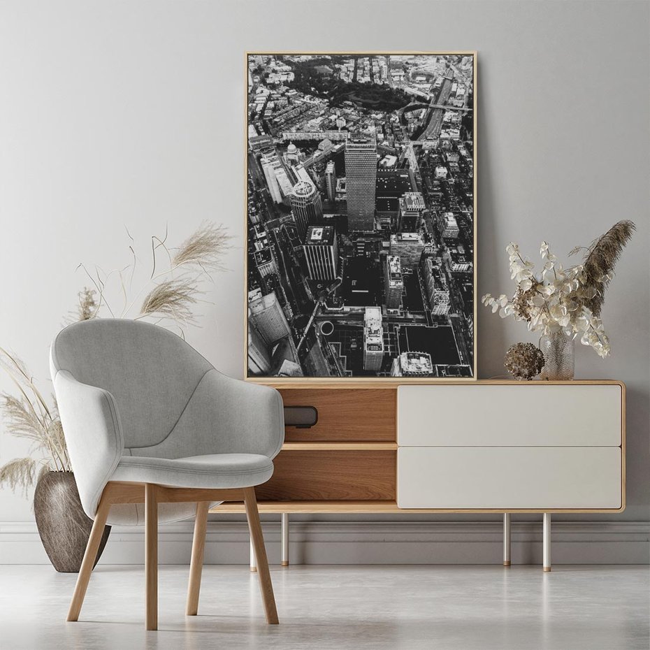 Obraz w ramie 50x70 - Kontrastujące miasto - miasto, biało - rama drewno