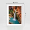 Plakat w ramie 30x40 - Wodospad wśród majestatycznych gór - wodospad, górski - rama biała