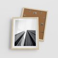 Plakat w ramie 40x50 - Monochromatyczna Wizja - architektura, wysoki wieżowiec - rama drewno