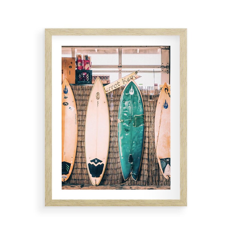 Plakat w ramie 40x50 - Deski Surfingowe w Pionie - deski surfingowe, ustawione pionowo - rama drewno