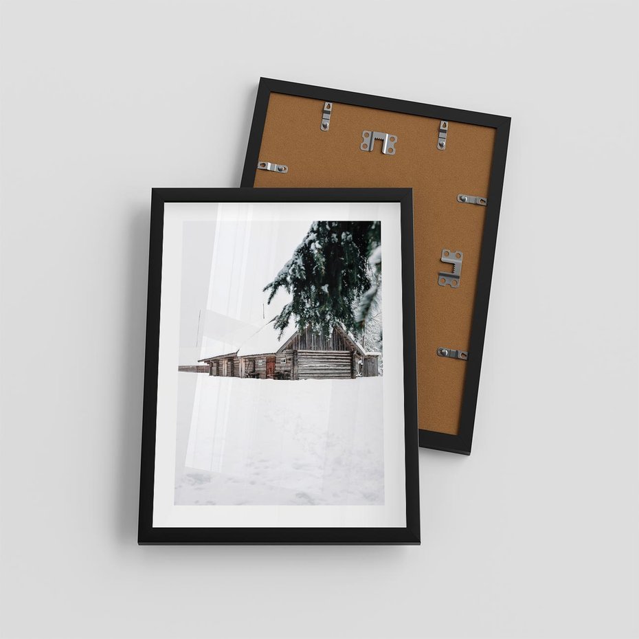 Plakat w ramie 30x40 - Zimowy Azyl - domek w górach, śnieg - rama czarna