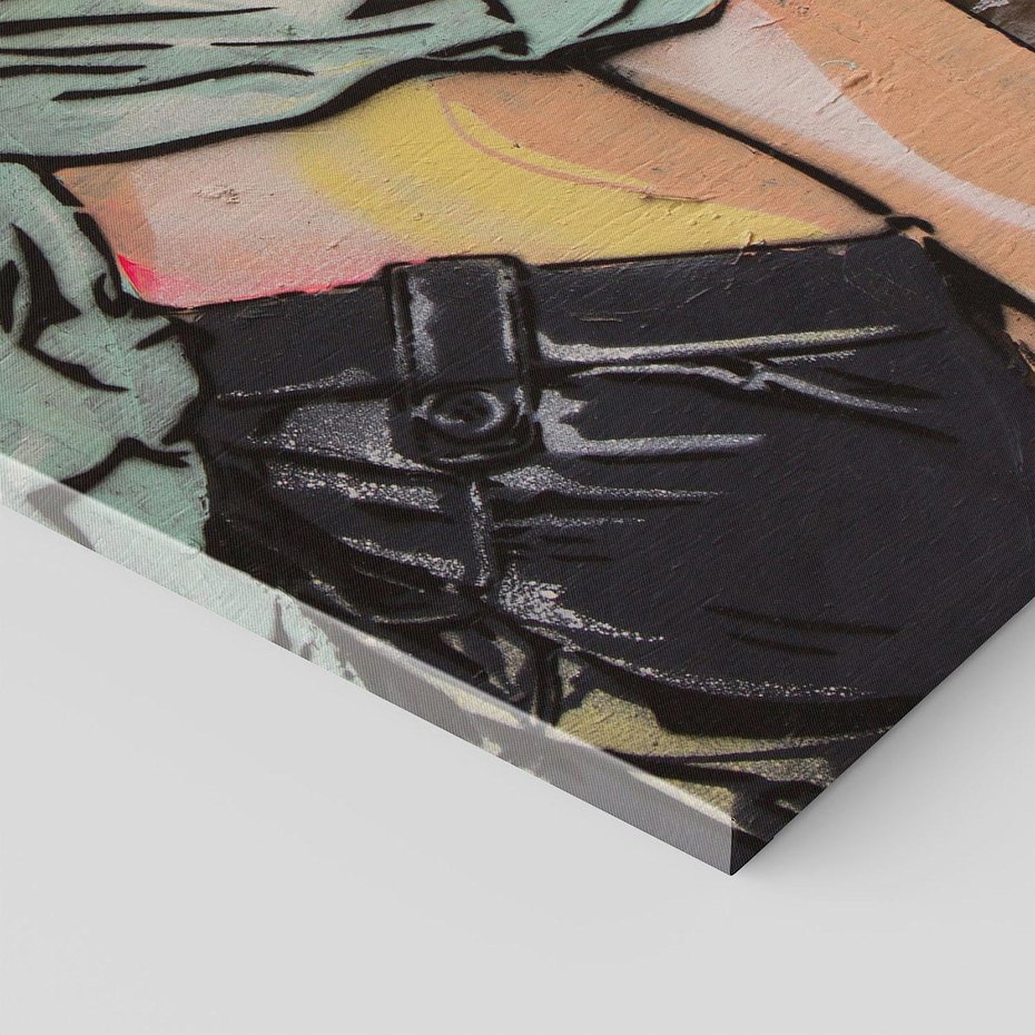 Obraz na płótnie 80x120 - Kobieta wśród graffiti - kobieta, graffiti