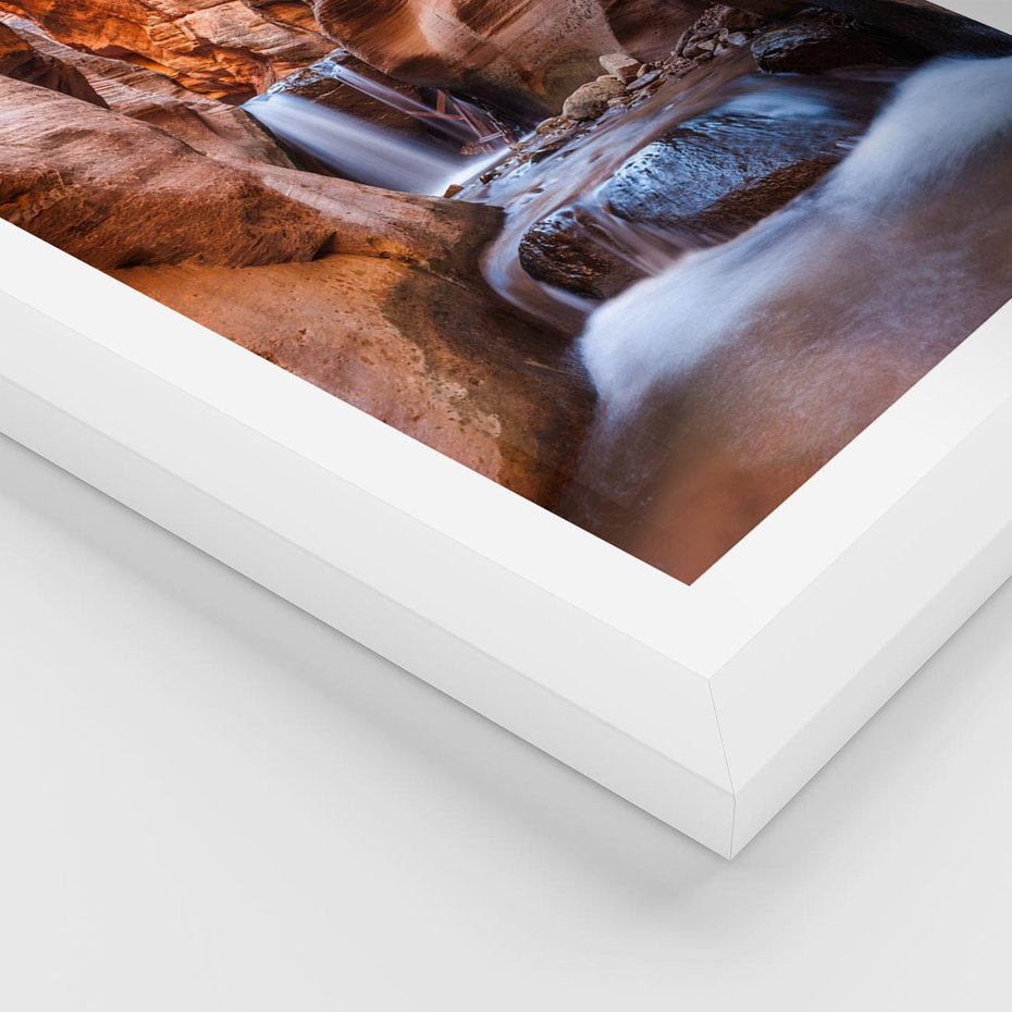 Plakat w ramie 40x50 - Tajemniczy świat jaskini i wodospadu - jaskinia, wodospad - rama biała