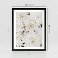Plakat w ramie 40x50 - Białe Kwiaty: Płatki Delikatności - białe kwiaty, zbliżenie - rama czarna