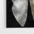 Obraz w ramie 50x50 - Obce Powidoki - abstrakcyjna ćma, mroczna atmosfera - rama czarna