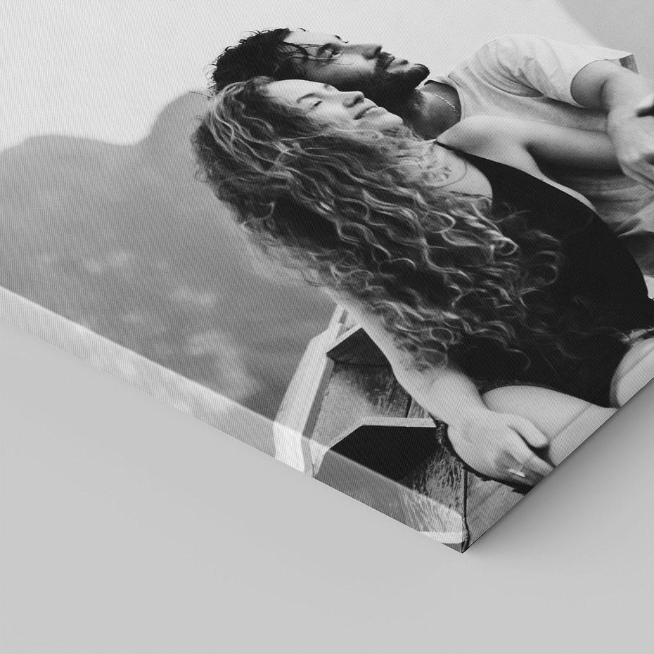 Obraz na płótnie 50x50 - Księga mglistych marzeń - czarno biała fotografia, para zakochanych w łodzi