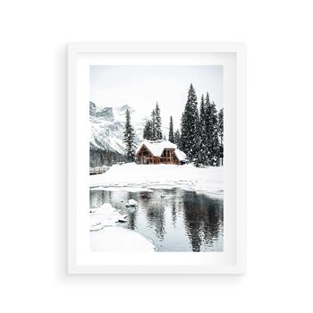 Plakat w ramie 30x40 - Urok Zimowego Krajobrazu - domek w górach, zima - rama biała