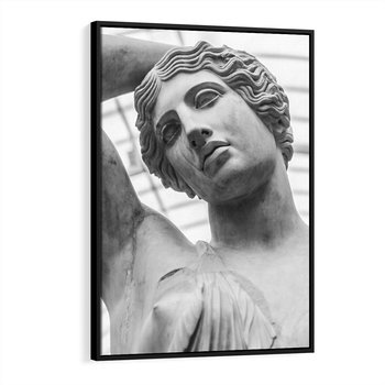 Obraz w ramie 70x100 - Zaklęta w Kamieniu - antyczna rzeźba kobiety na fotografii, czarno biała - rama czarna