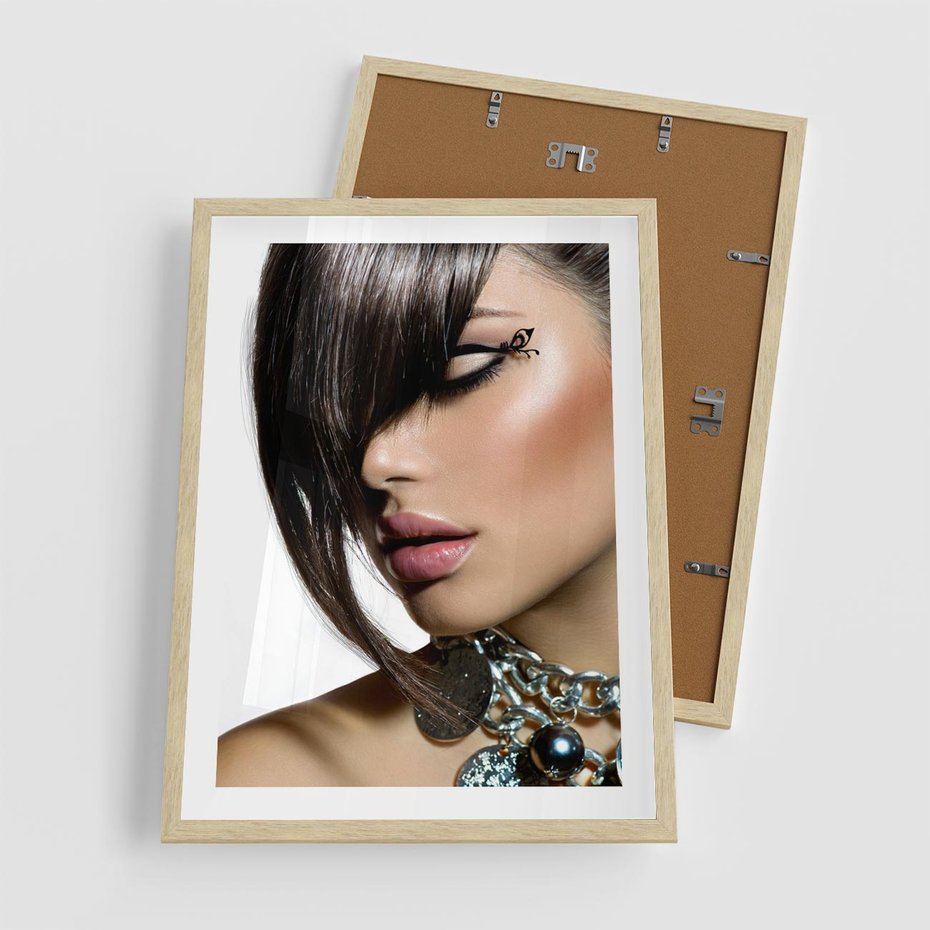 Plakat w ramie 50x70 - Kobieca Fryzura w Ruchu - fryzura, kobieta - rama drewno