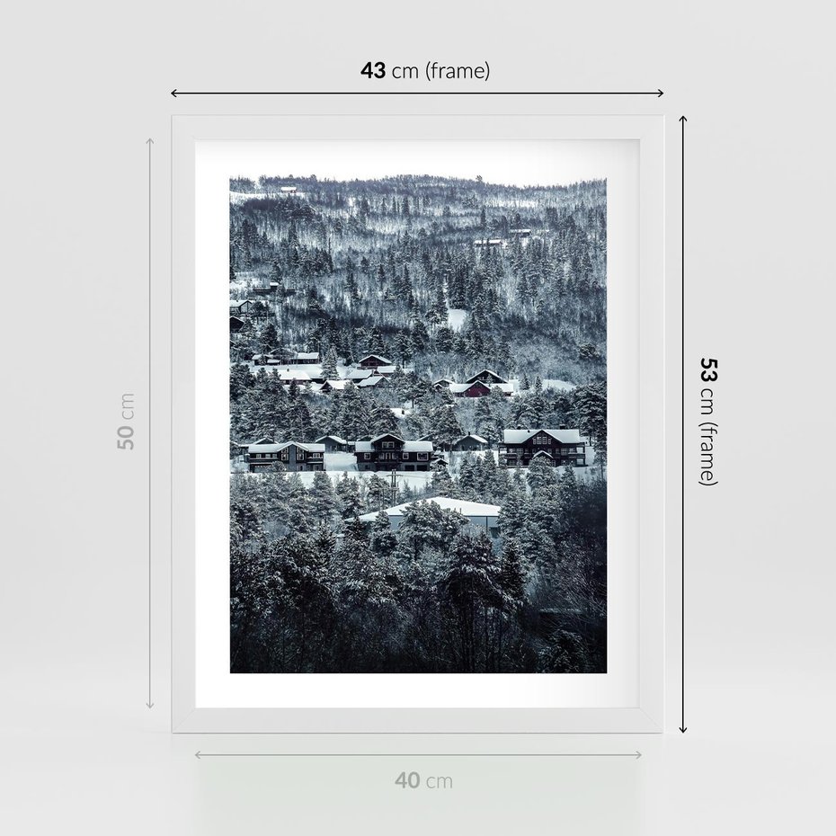 Plakat w ramie 40x50 - Domki w Chmurach - górski zimowy krajobraz, dommki na wzgórzach - rama biała