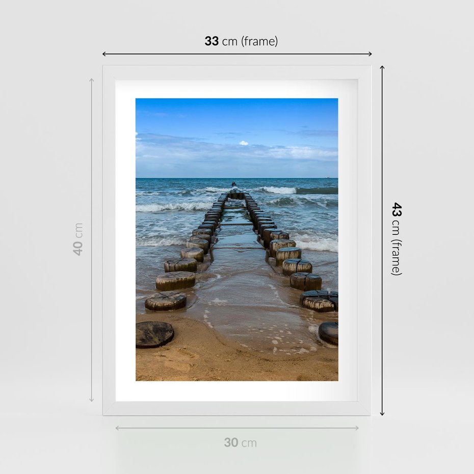 Plakat w ramie 30x40 - Falochron na brzegu morza - falochron, morze - rama biała