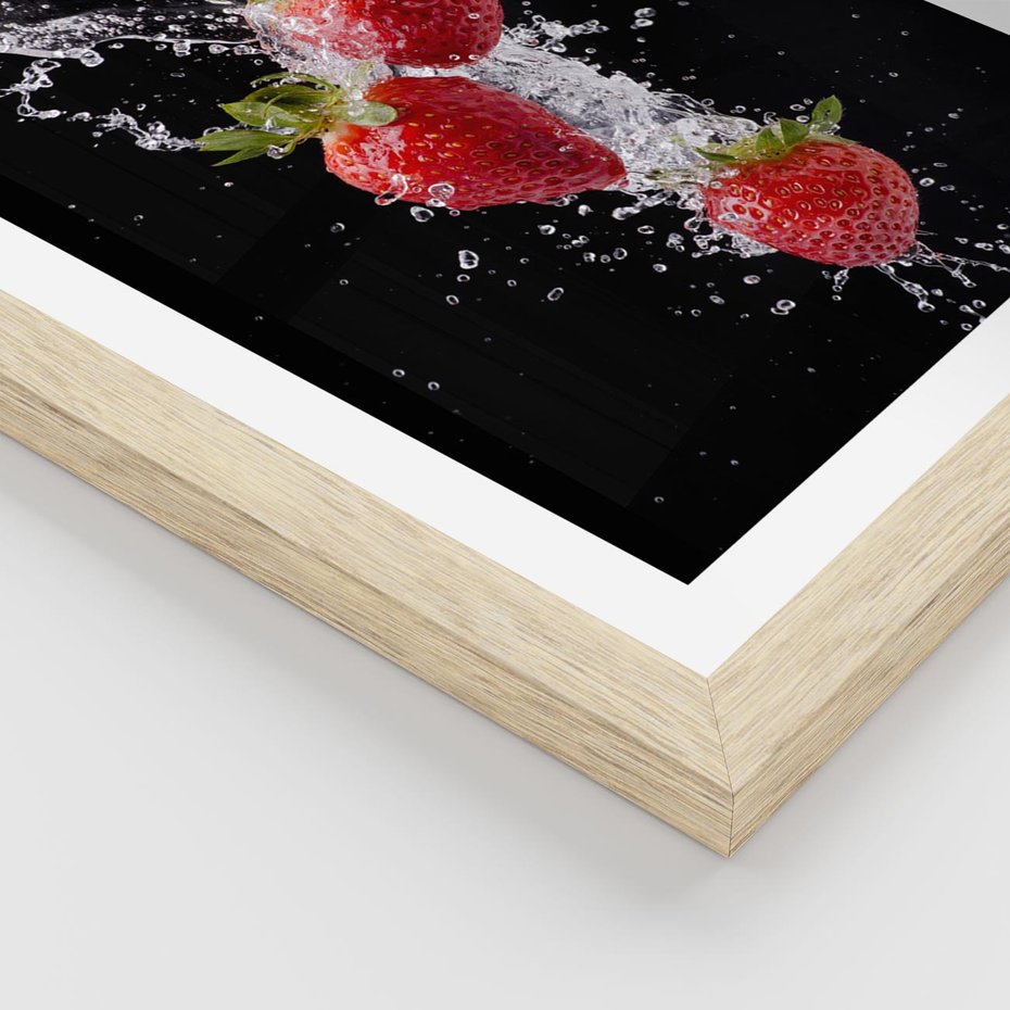Plakat w ramie 50x70 - Słodki urok truskawek - truskawki, owoce - rama drewno