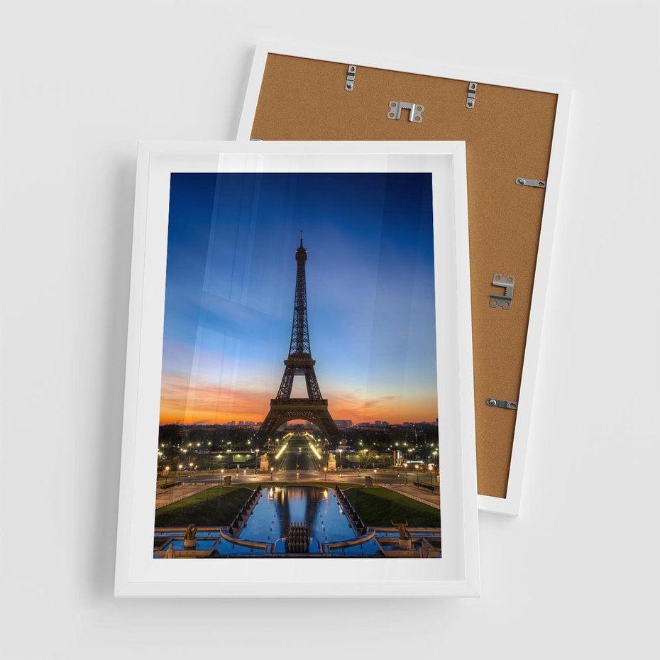Plakat w ramie 50x70 - Wieża Eiffla w Innej Odsłonie - wieża, Eiffla - rama biała