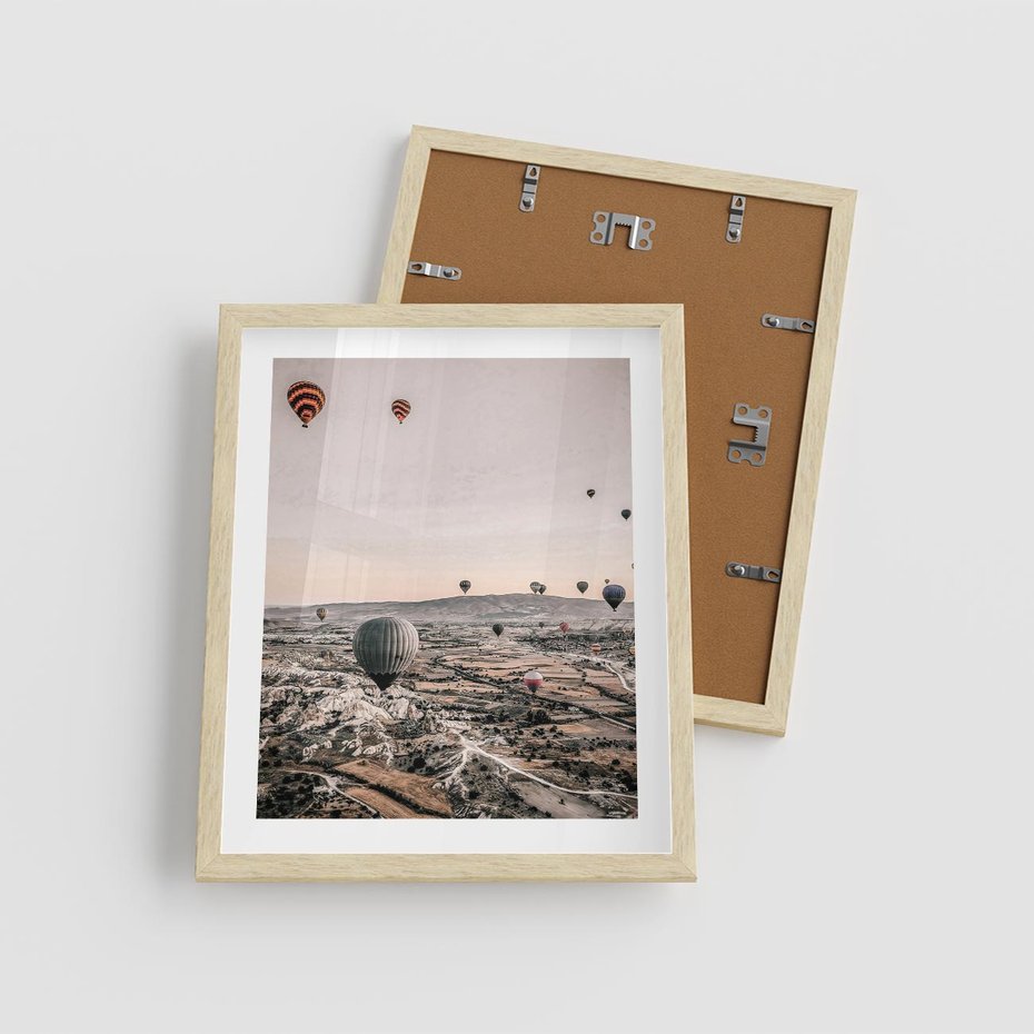 Plakat w ramie 40x50 - Wolność w Powietrzu - balony latające nas pustynnym krajbrazem, balony do latania - rama drewno