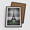 Plakat w ramie 50x70 - Paryskie Romantyczne Spotkanie - Eiffla, samochód - rama czarna