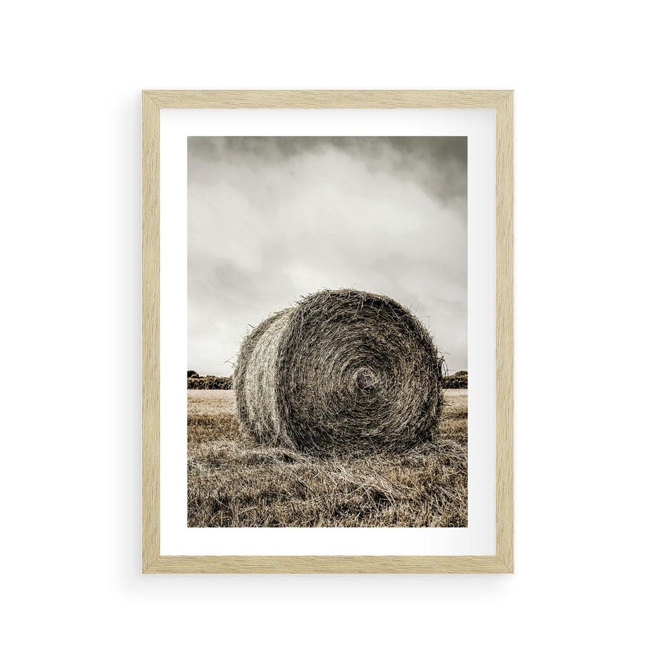 Plakat w ramie 30x40 - Siano w Sepii: Wiejska Tradycja - snopek siana, bela siana - rama drewno