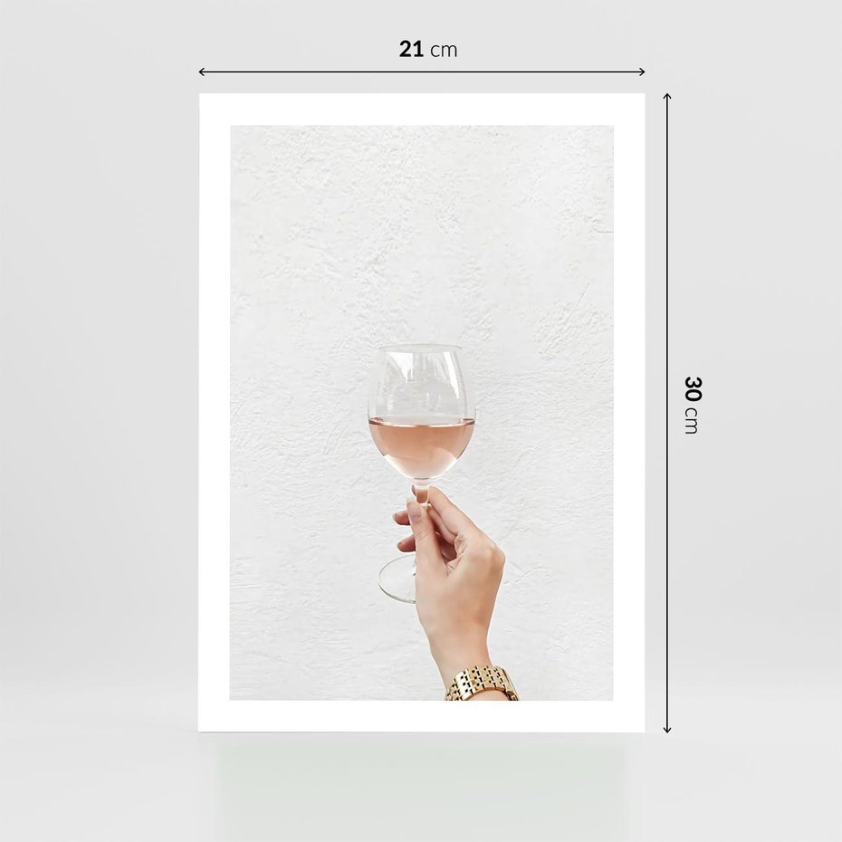 Plakat bez ramy 21x30 - Kobieca Dłoń i Różowe Wino - kieliszek różowego wina, kobieca dłoń