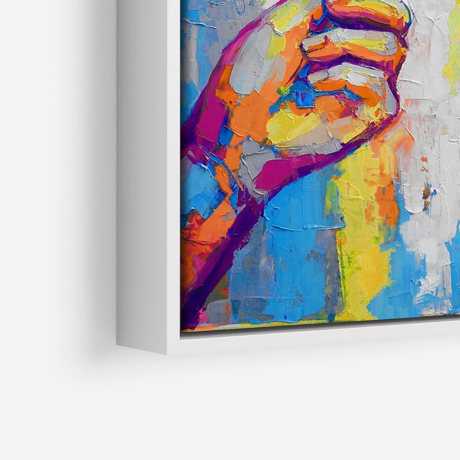 Obraz w ramie 80x80 - Refrakcje wewnętrznego światła - abstrakcyjne dzieło, dłoń trzyma żarówkę - rama biała