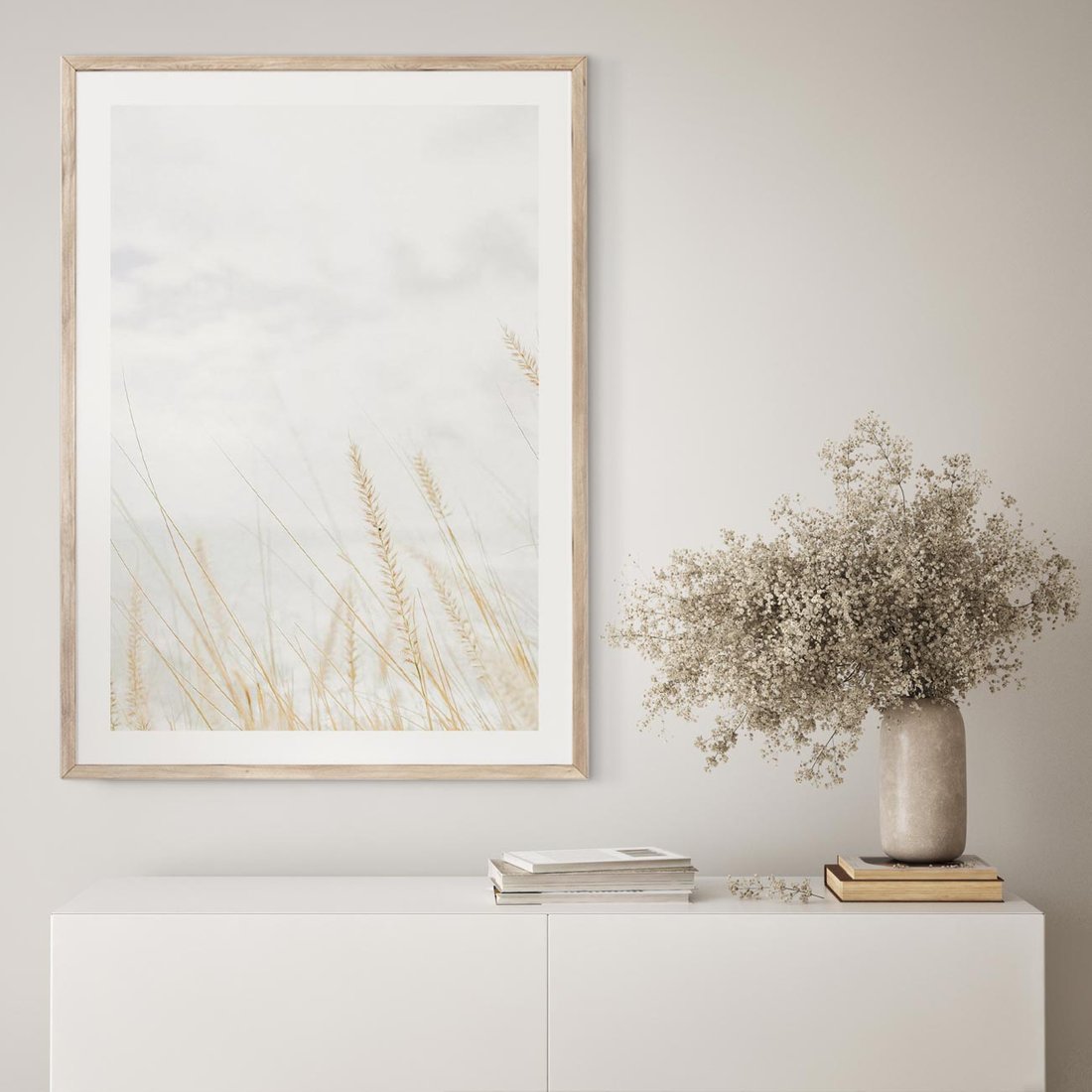 Plakat w ramie 40x50 - Jasna Delikatność: Fotografia Suchych Traw - suche trawy, jasna fotografia - rama drewno