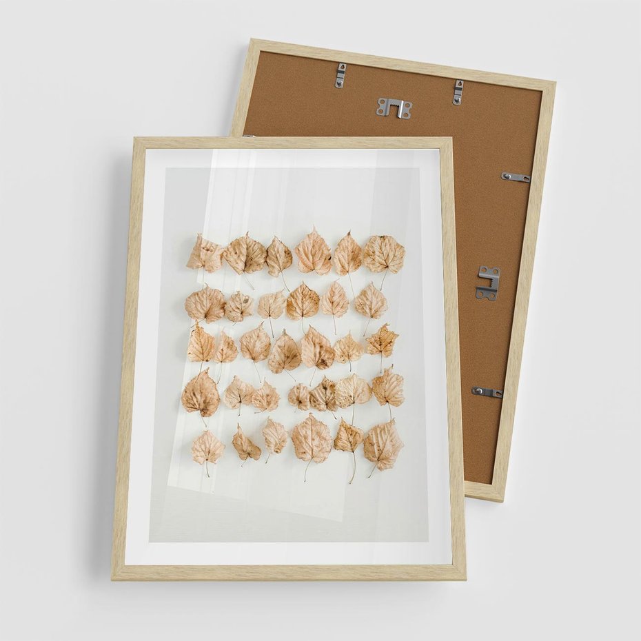 Plakat w ramie 50x70 - Liście Złotego Sezonu - kompozycja z suchych żółtych liści - rama drewno