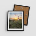 Plakat w ramie 40x50 - Magia latarni przy zachodzie - latarnia, zachód - rama czarna