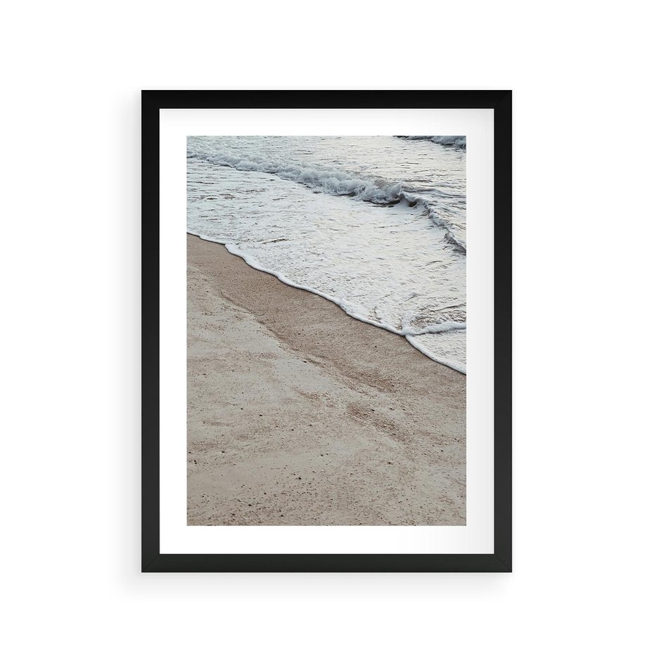 Plakat w ramie 30x40 - Brzeg Morza: Malownicza Plaża i Fale - morze, plaża - rama czarna