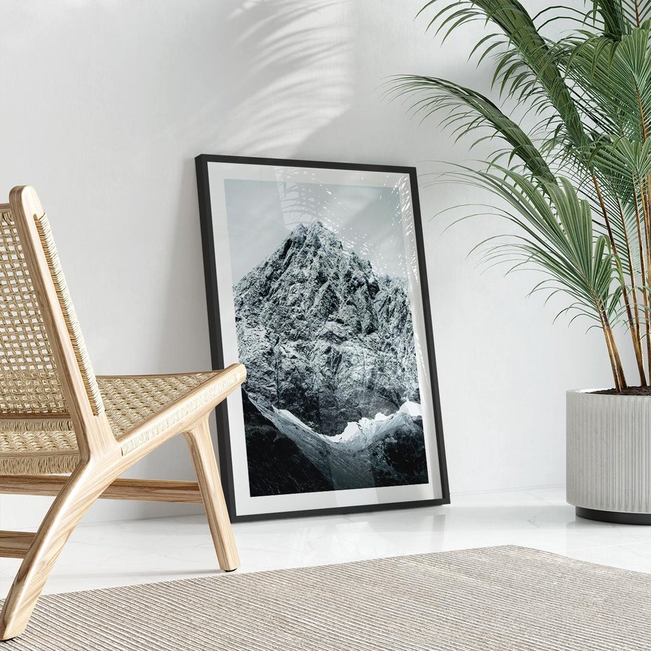 Plakat w ramie 50x70 - Surowość Gór - śnieg, zima w górach - rama czarna