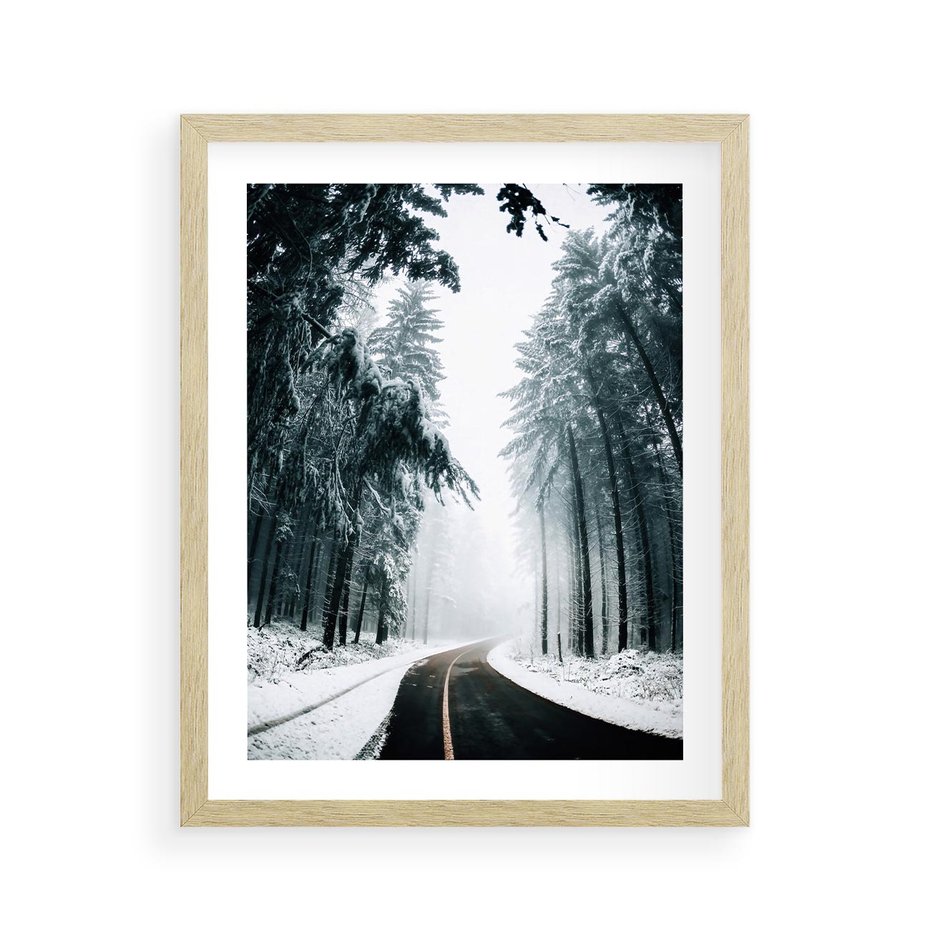 Plakat w ramie 40x50 - Droga przez Zimowy Las - drzewa, śnieg - rama drewno
