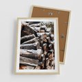 Plakat w ramie 50x70 - Zimowa Drewniana Idylla - drewno, kłody - rama drewno