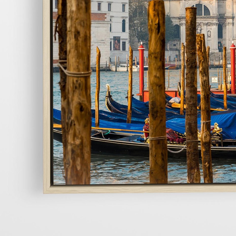 Obraz w ramie 50x50 - Urok Wenecji - fotografia, przystań w Wenecji - rama drewno