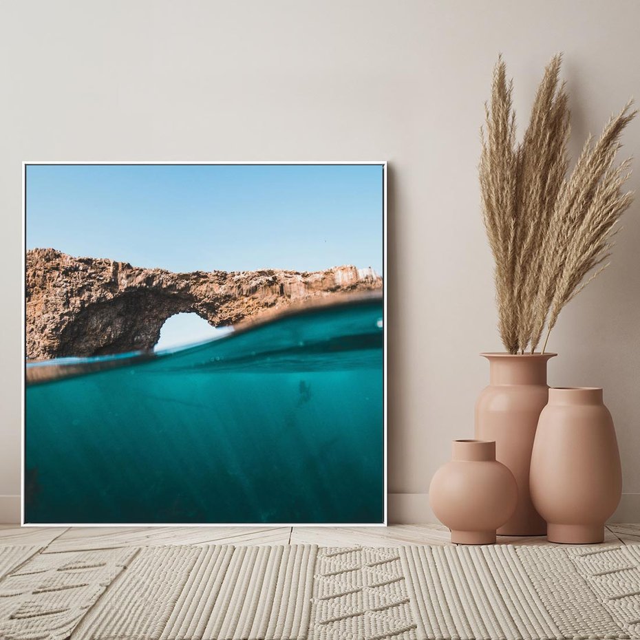 Obraz w ramie 50x50 - Tajemnicza Podwodna Kraina - fotografia, podwodna jaskinia - rama biała