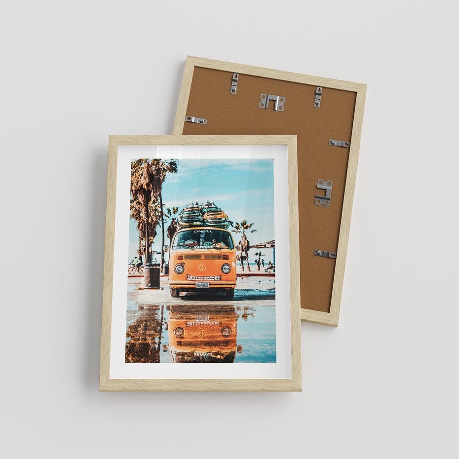 Plakat w ramie 30x40 - Wakacje na Kółkach - kamper, deski surfingowe na dachu - rama drewno