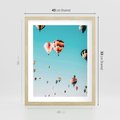 Plakat w ramie 40x50 - Balonowa Ekscytacja - balony latają w powietrzu, wyścigi balonów - rama drewno