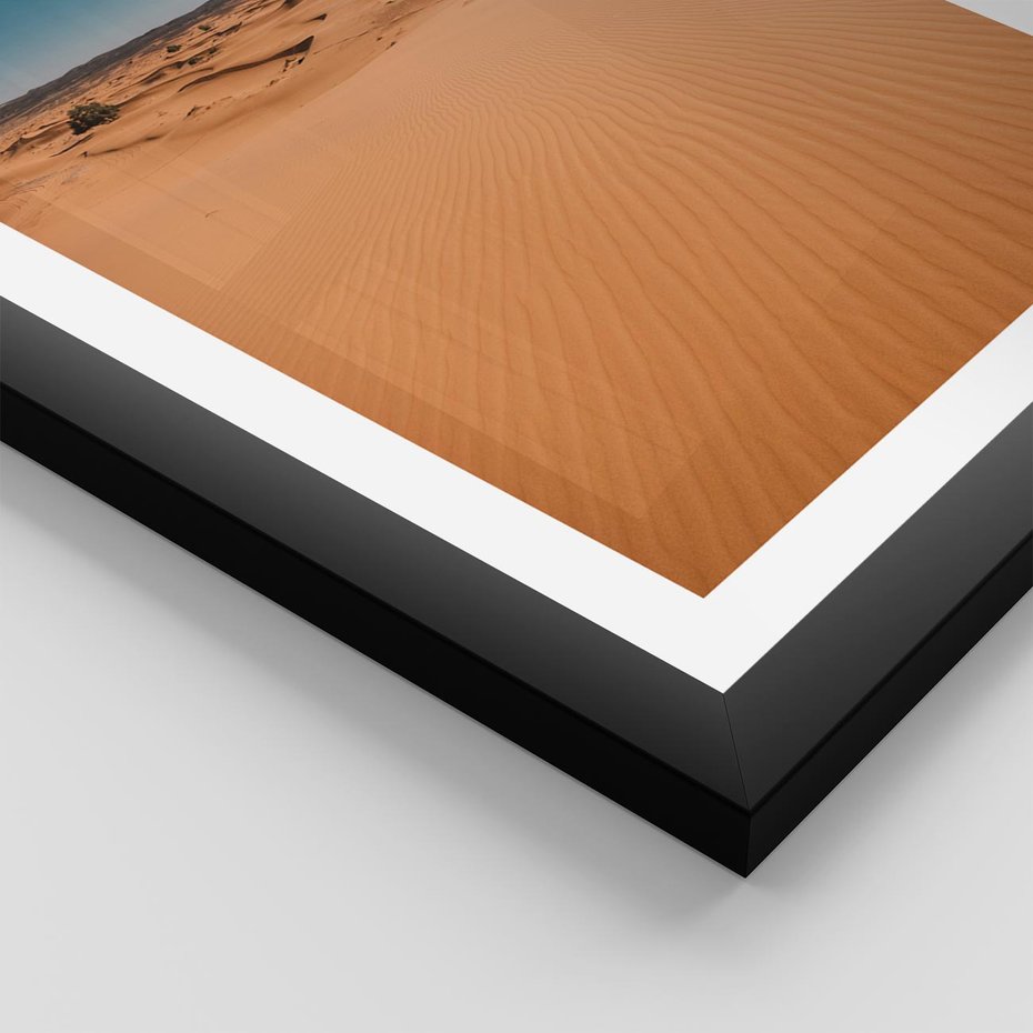 Plakat w ramie 50x70 - Piasek w Przytulnym Wnętrzu - pustynia, piasek - rama czarna