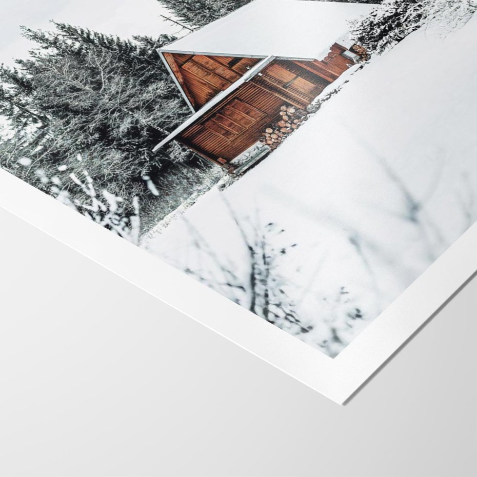 Plakat bez ramy 21x30 - Ujęcie zimy w Górach - domek w górach w zimie, śnieg