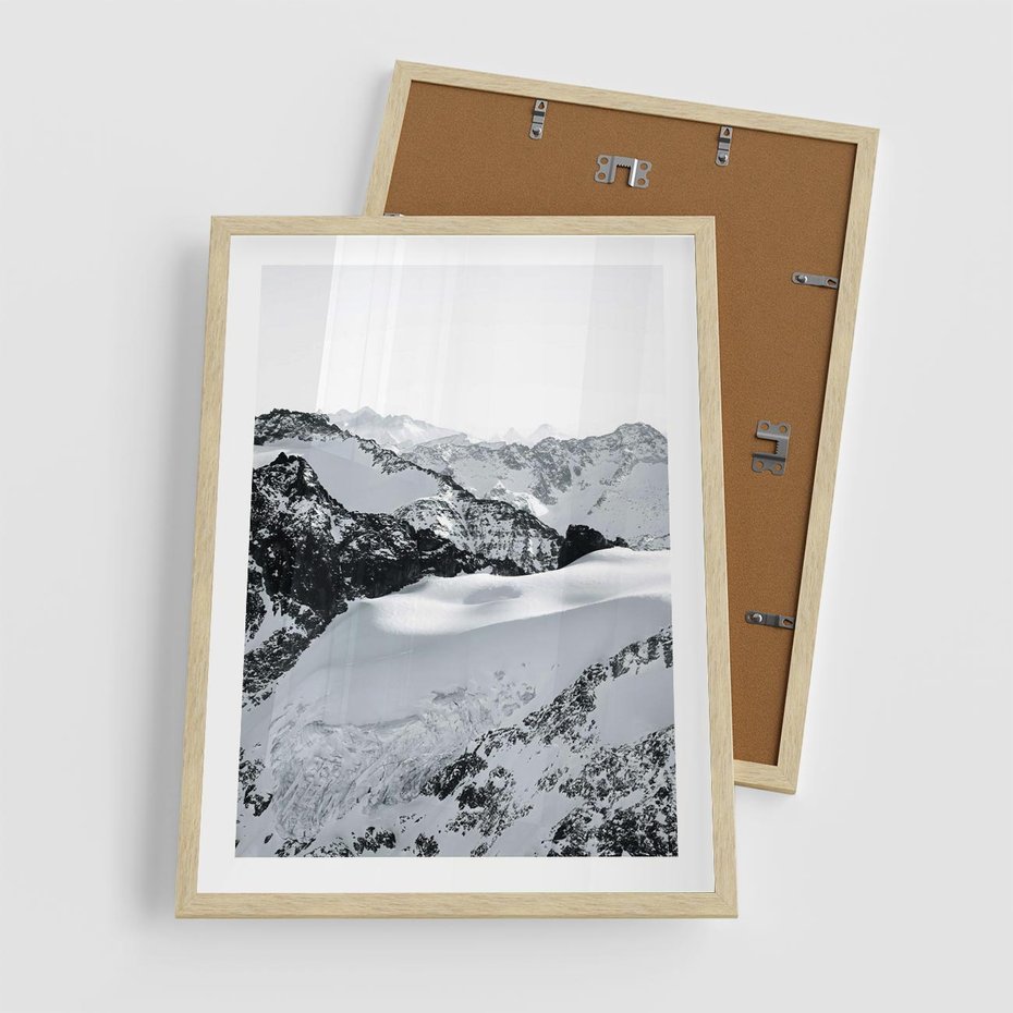 Plakat w ramie 50x70 - Biały Zimowy Pejzaż - góry w zimie, ośnieżone wysokie szczyty - rama drewno