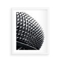 Plakat w ramie 40x50 - Nowoczesność w Czerni i Bieli: Architektoniczna Piękność - nowoczesna architektura, black and white - rama biała