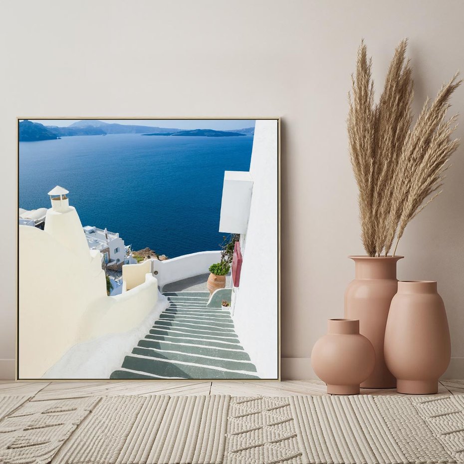 Obraz w ramie 50x50 - Malowniczy urok wyspy - Santorini, schodki - rama drewno