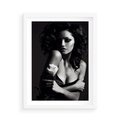 Plakat w ramie 50x70 - Piękno kobiecego aktu uchwycone - kobieta, akt - rama biała