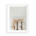 Plakat w ramie 50x70 - Elegancja Prostoty - ubrania, modowa fotografia - rama biała