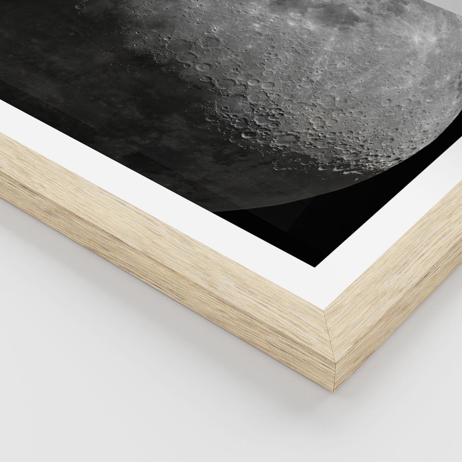 Plakat w ramie 40x50 - Kontrastowy księżyc w czerni i bieli - księżyc, czarno - rama drewno