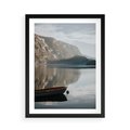 Plakat w ramie 50x70 - Refleksje Natury - morze, łódka - rama czarna