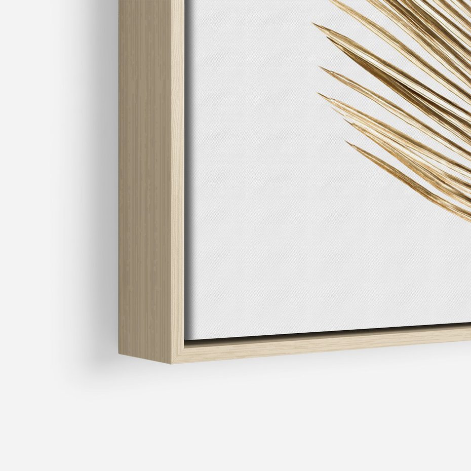 Obraz w ramie 70x100 - Złoty blask palmowego liścia - złota, palma - rama drewno
