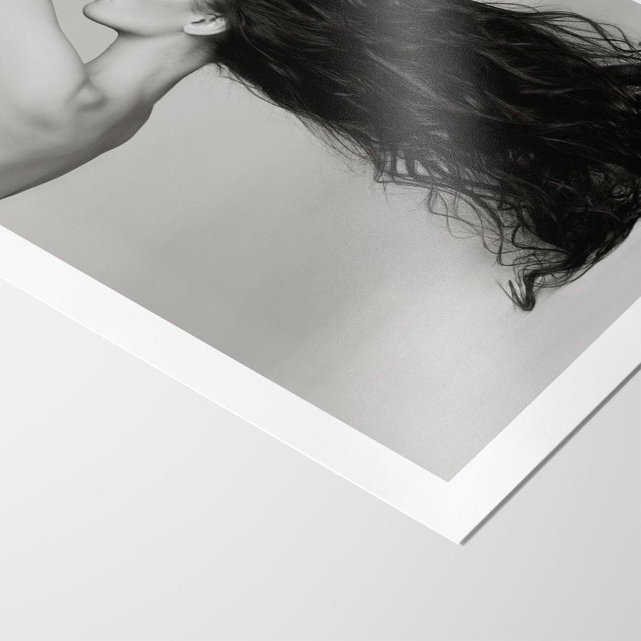 Plakat bez ramy 30x40 - Piękno włosów kobiety w ruchu - włosy, piękno