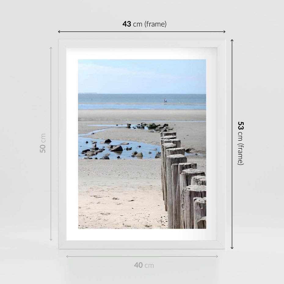 Plakat w ramie 40x50 - Fale na falochronie nad morzem - morze, falochron - rama biała
