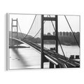 Obraz w ramie 70x50 - Ikona Miasta - most Nowy Jork, czarno biała fotografia - rama biała