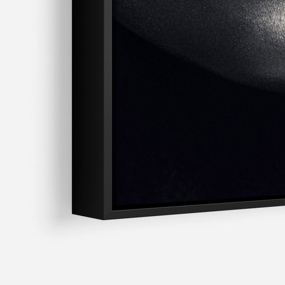 Obraz w ramie 50x70 - Złote Usta Kobiety - złote, usta - rama czarna