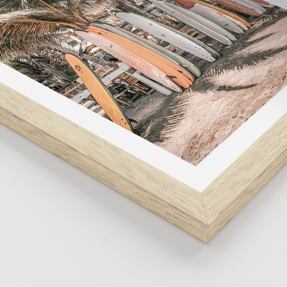 Plakat w ramie 50x70 - Surfingowy Raj - deski surfingowe, na plaży - rama drewno